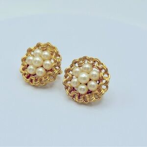 Vintage Crown Trifari Simulated Pearl Round Clip-on Earrings